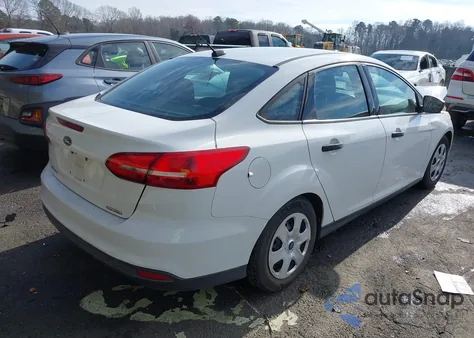 2016 Ford Focus S из США, поврежденный, VIN 1FADP3E24GL384517